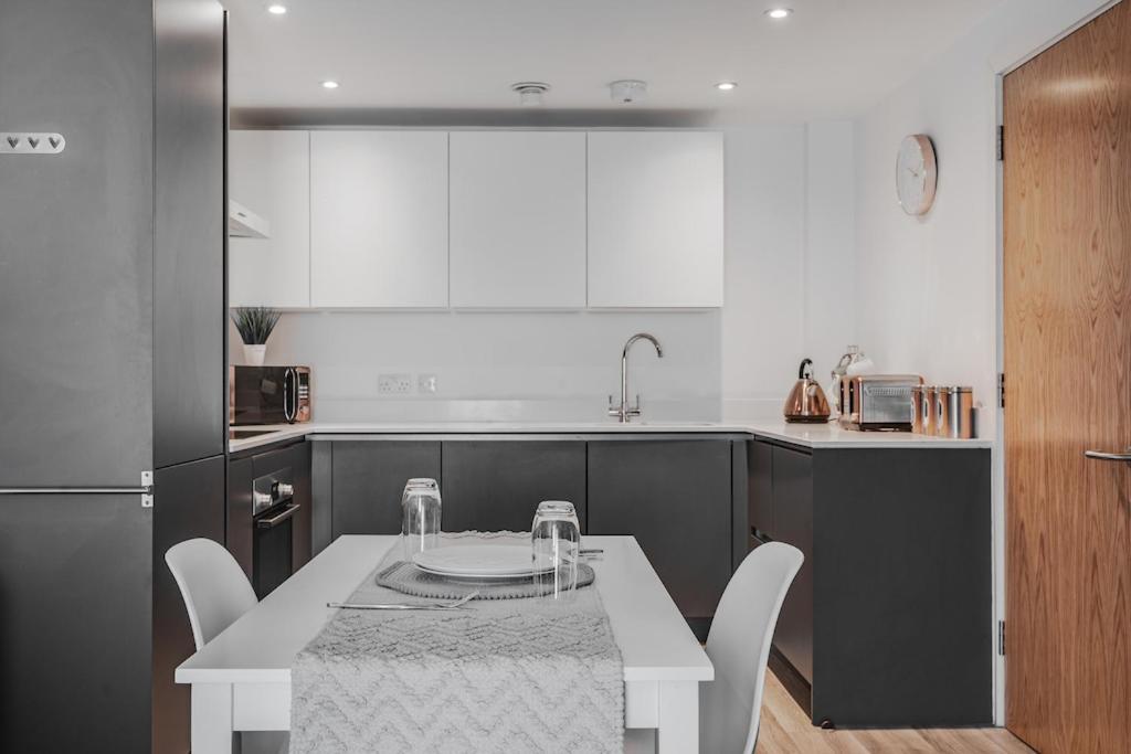 City Living Penthouse Apartment With Parking Manchester Buitenkant foto